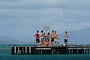 96- Les ados jouent sur le wharf